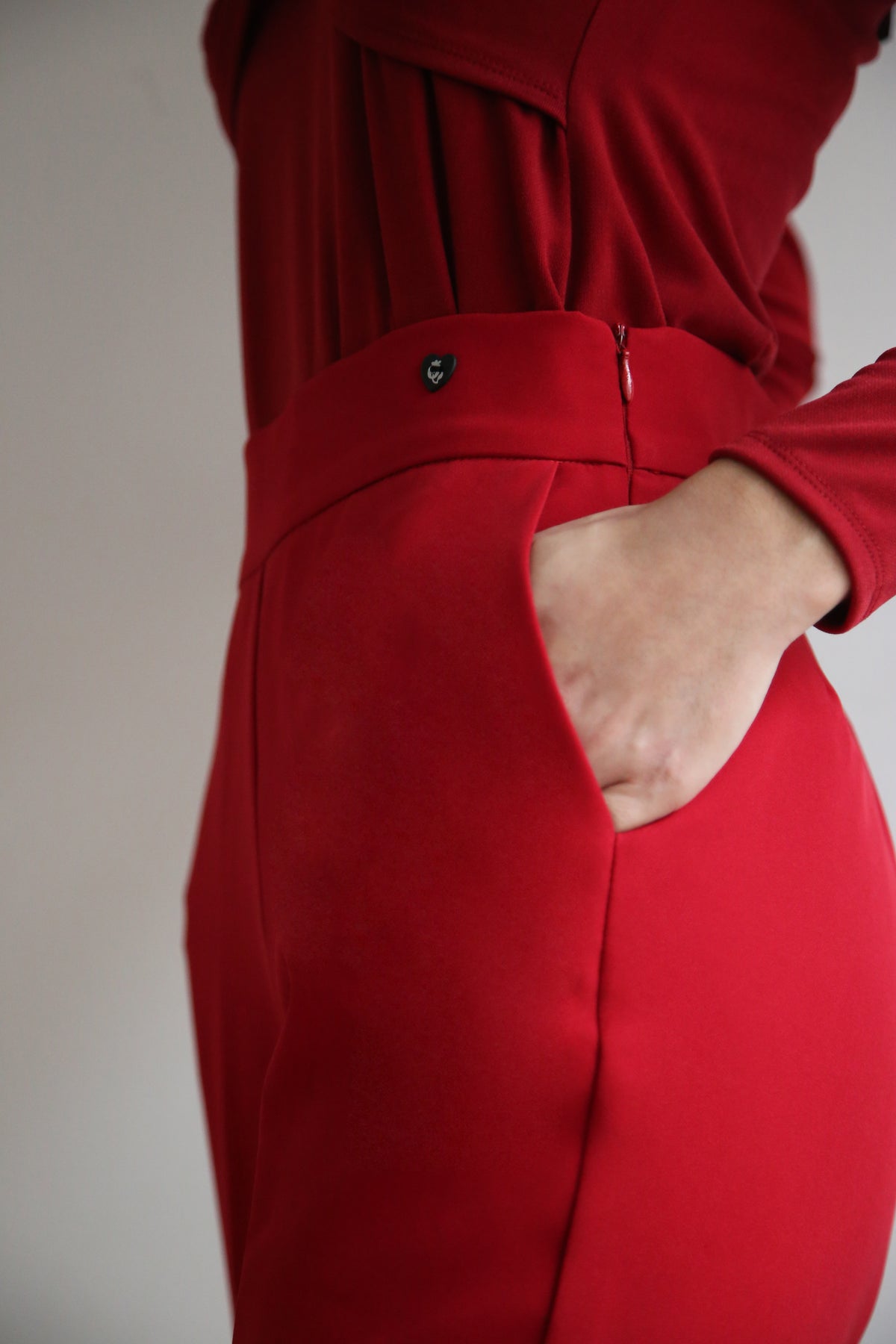 Pantalón estilo sastre, corte recto, tiro alto, .