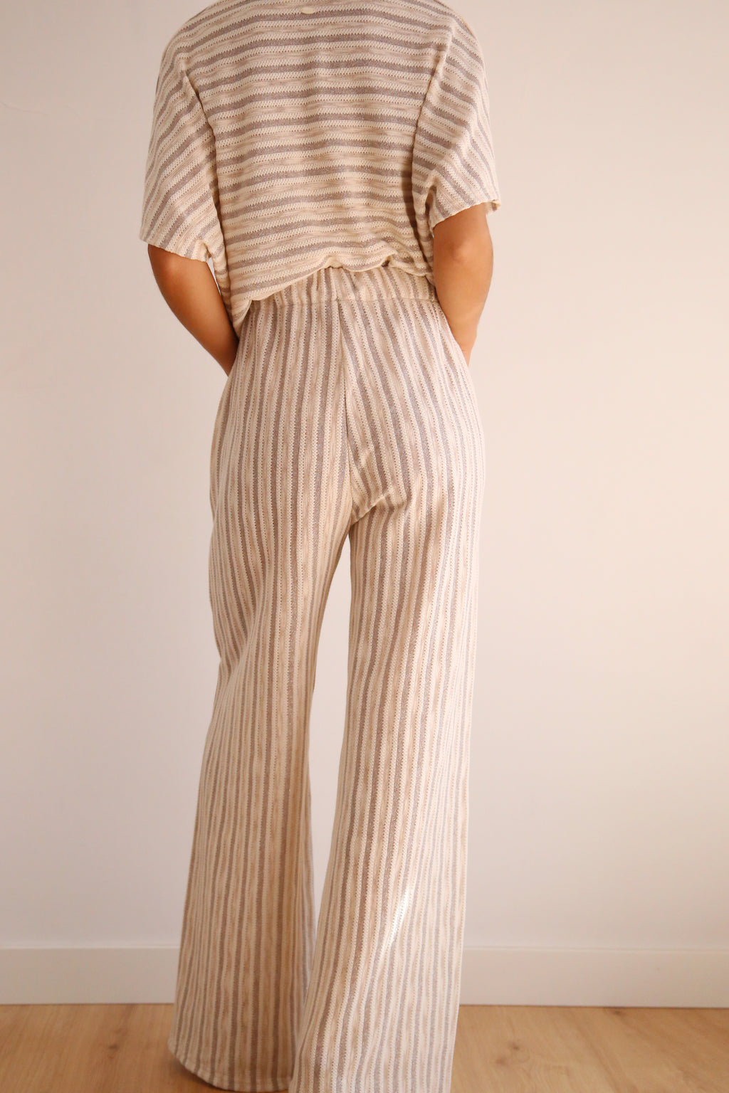 Pantalón ancho con goma y cordón