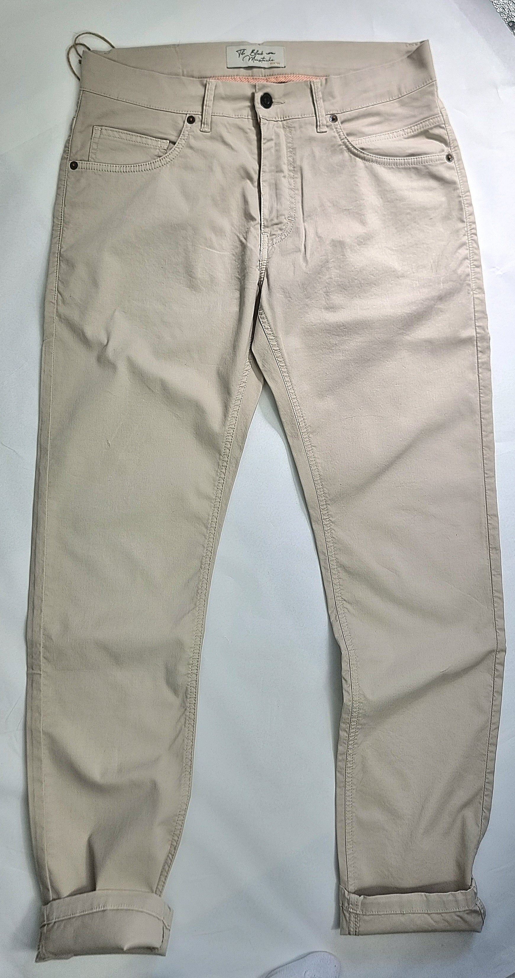Pantalón cinco bolsillos de corte Slim Fit