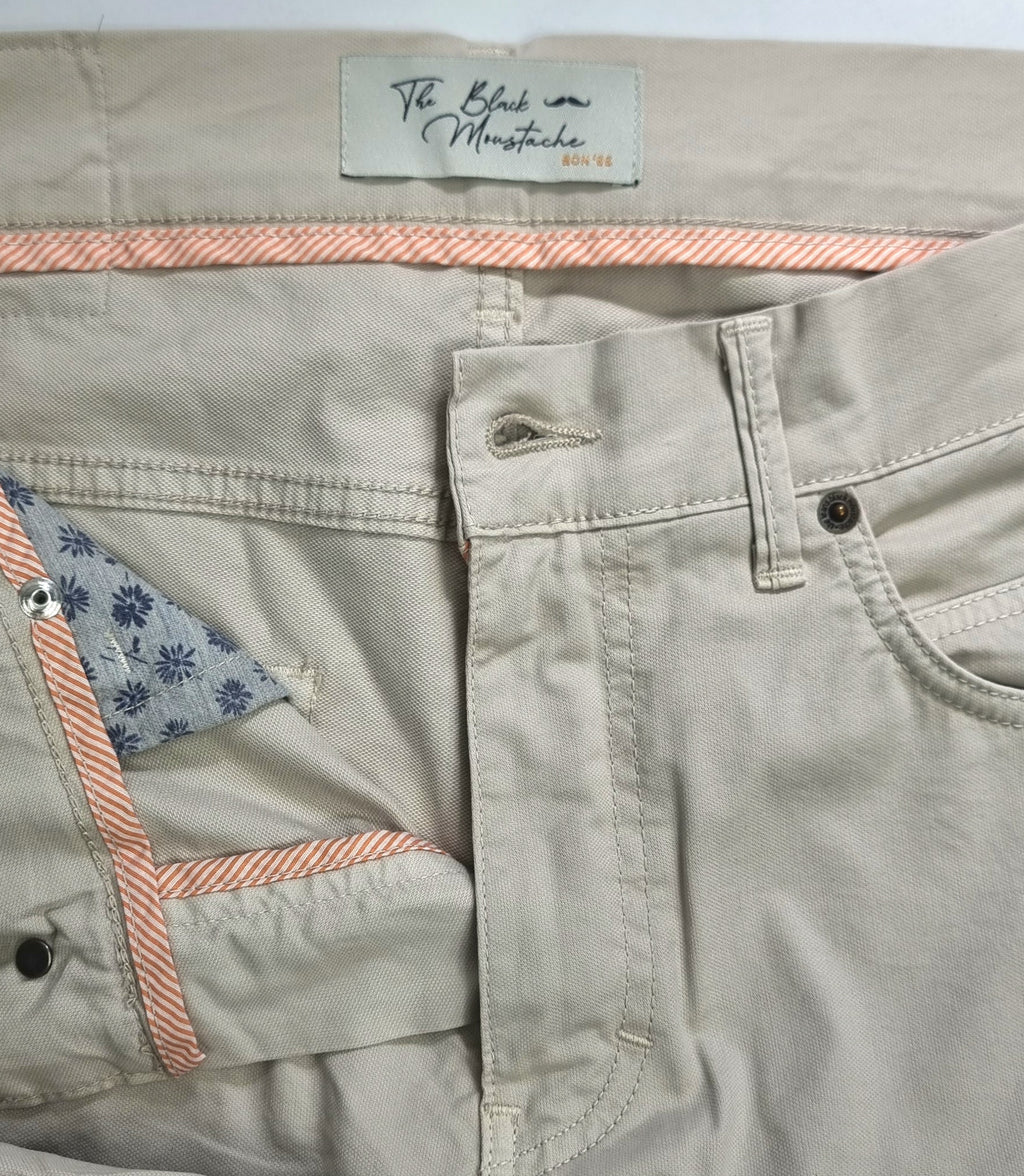 Pantalón cinco bolsillos de corte Slim Fit