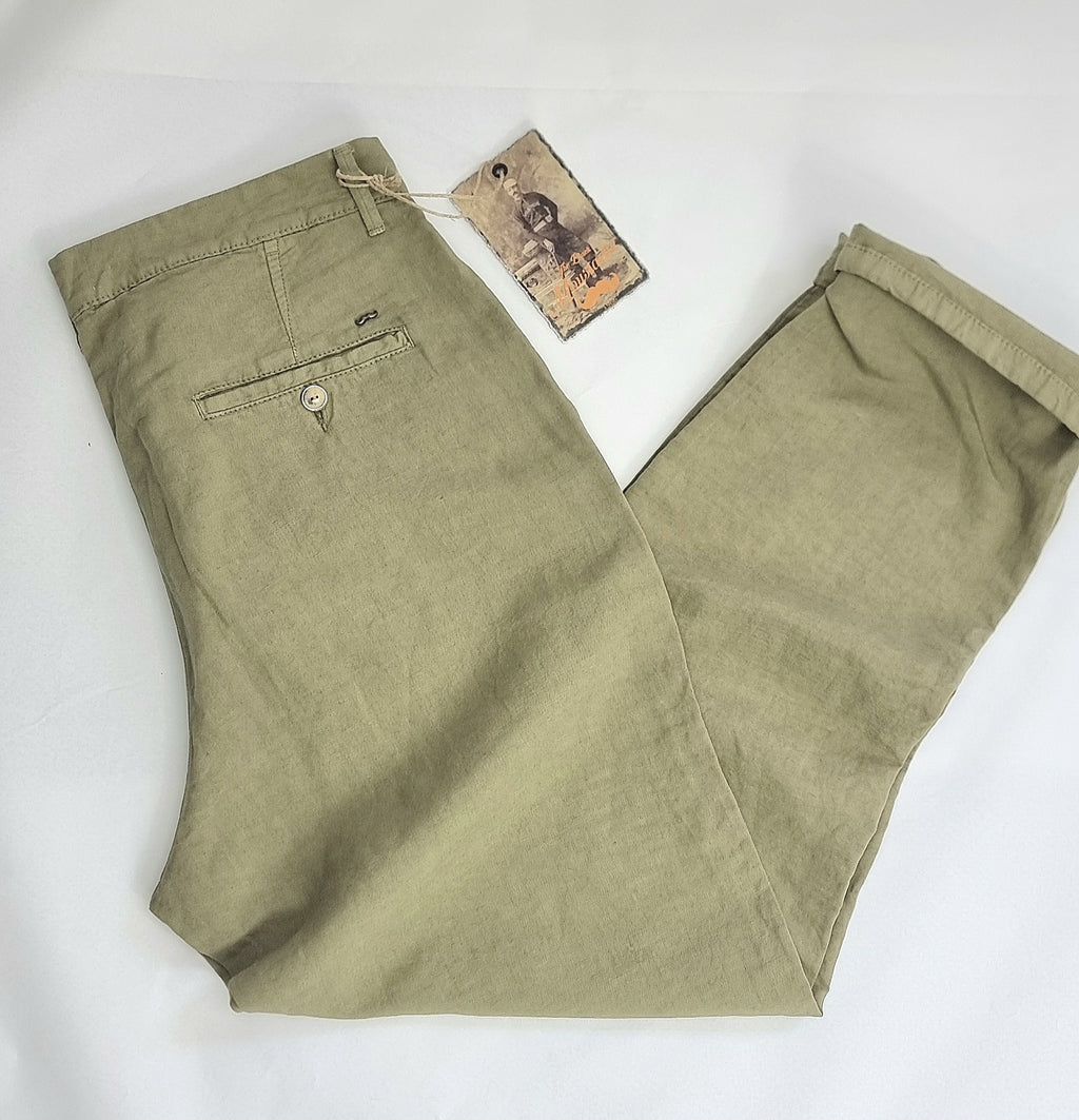 Pantalón chino con pinzas
