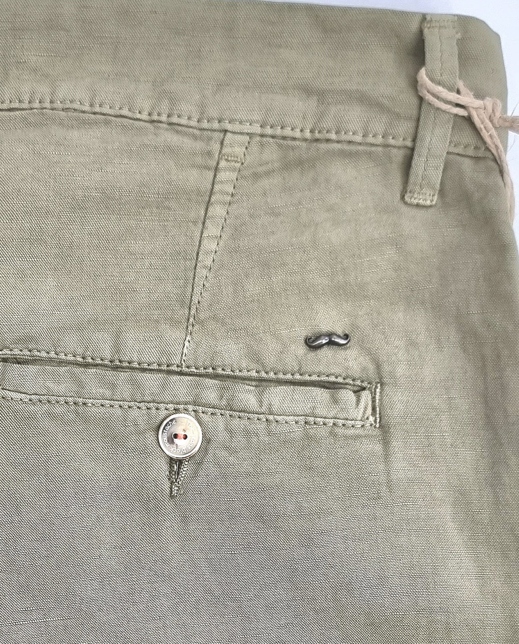Pantalón chino con pinzas