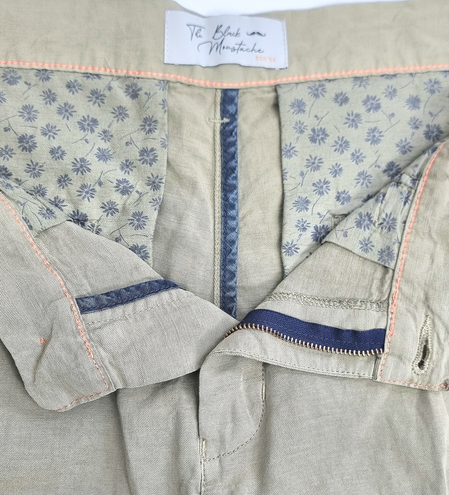 Pantalón chino con pinzas