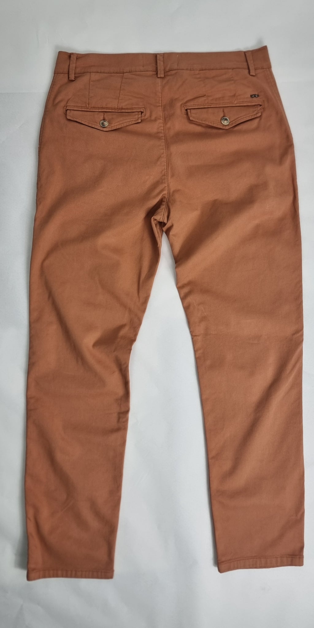 Pantalón chino de corte tapared tencel fit