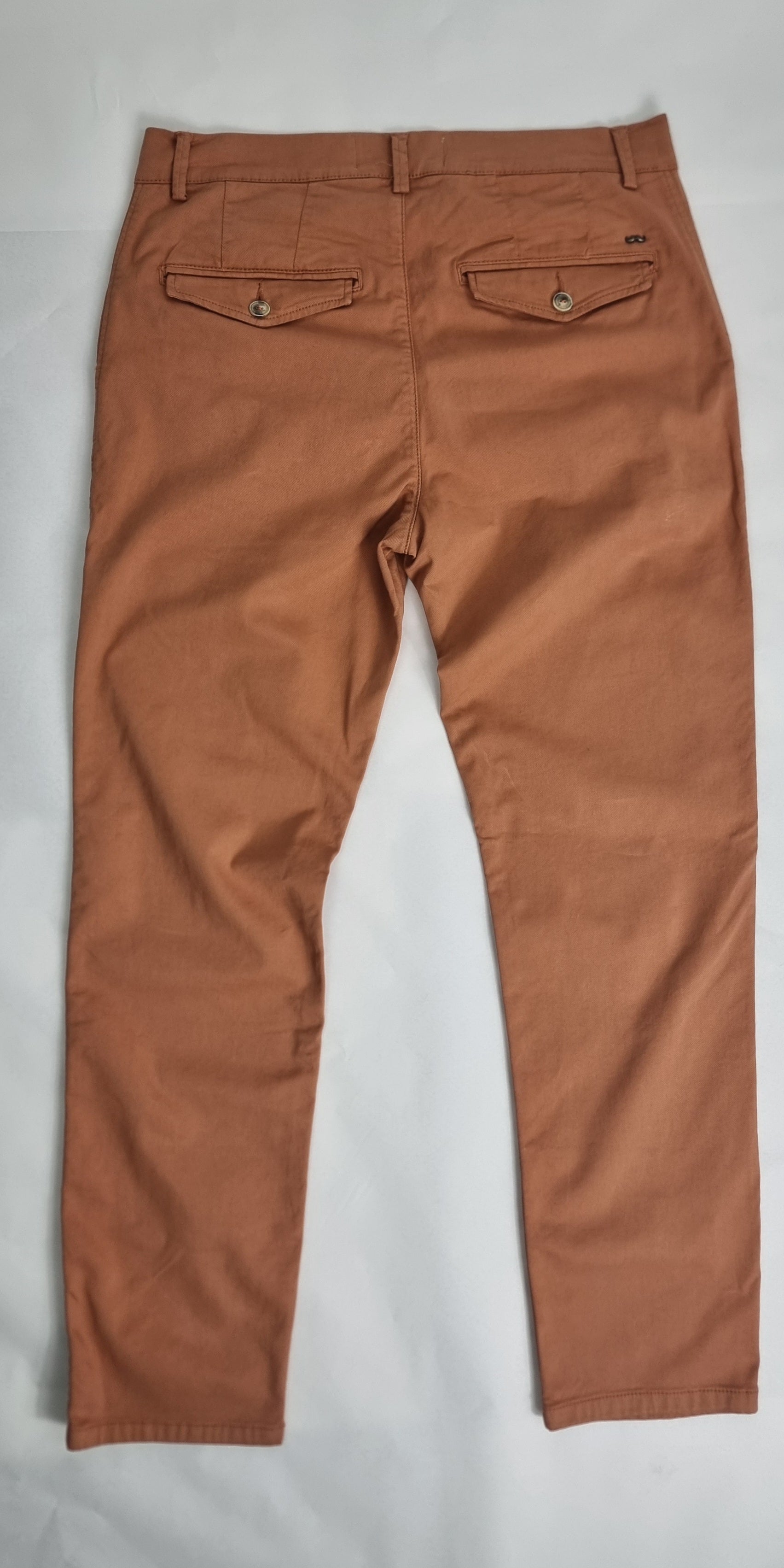 Pantalón chino de corte tapared tencel fit
