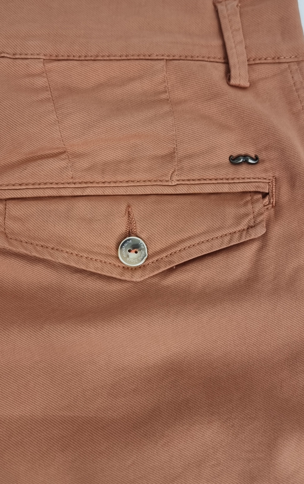 Pantalón chino de corte tapared tencel fit