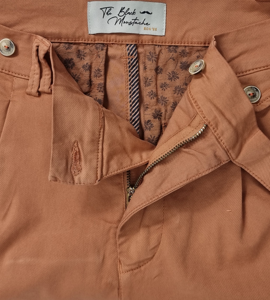 Pantalón chino de corte tapared tencel fit