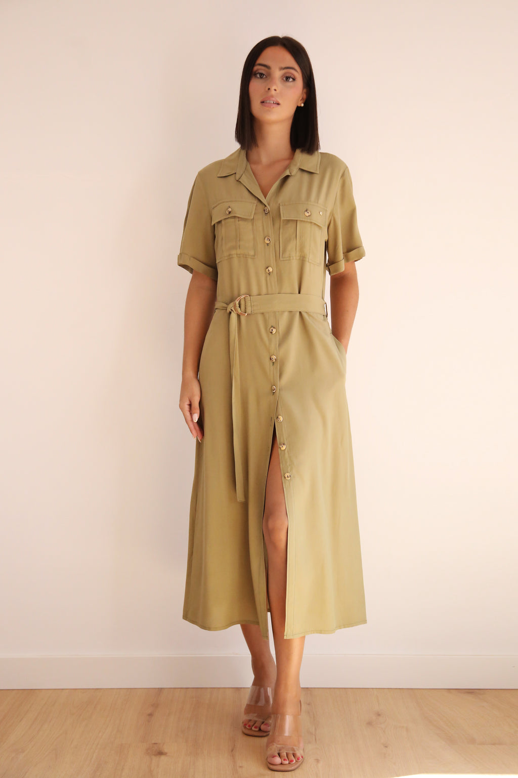 Vestido estilo sahariano con lazada