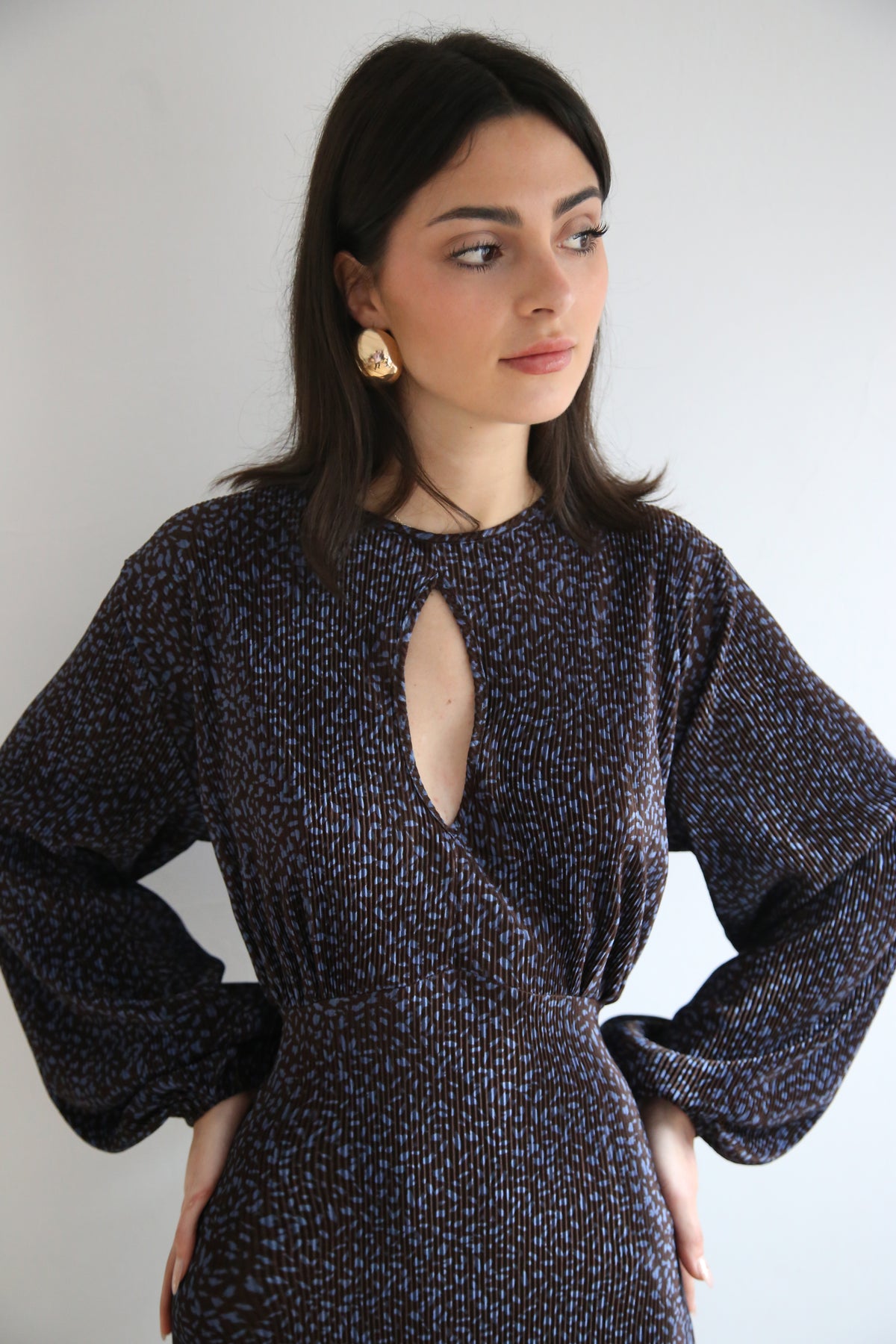 Vestido estilo midi,microestampado azuladol.