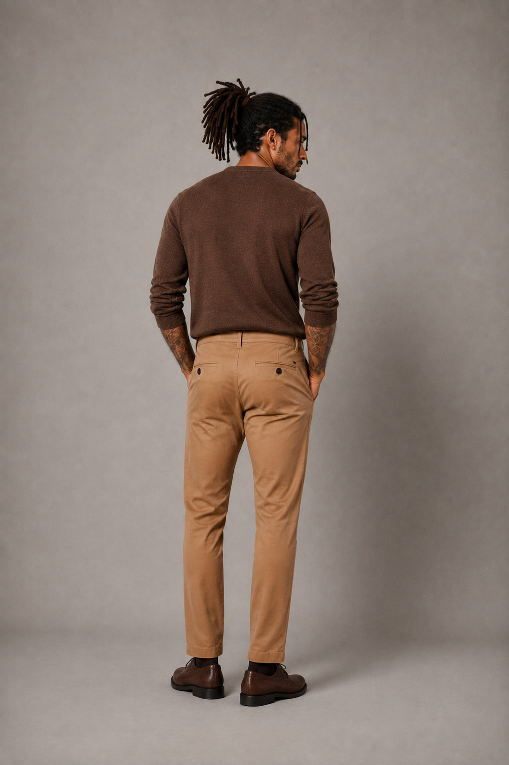 Pantalón chino algodón licra color camel corte recto