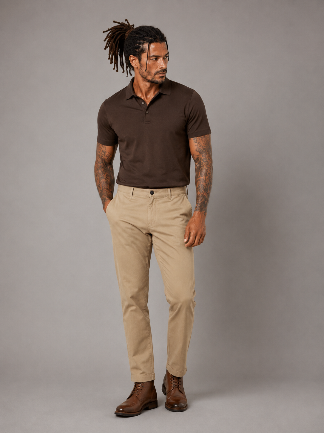Pantalón chino algodón licra color tostado corte recto