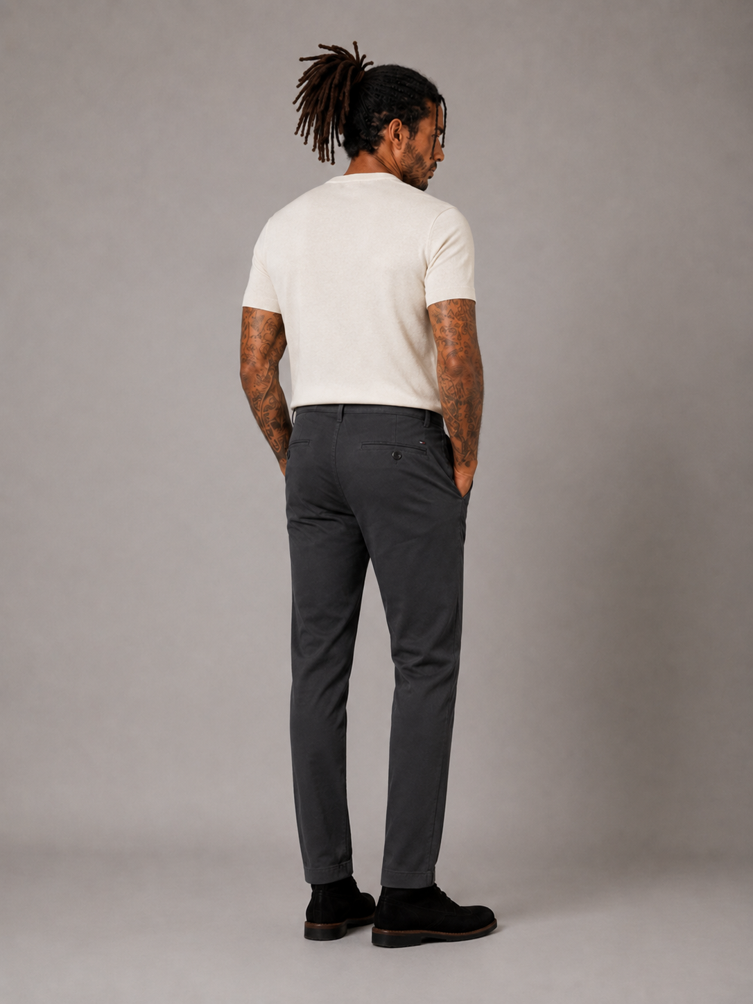 Pantalón chino algodón licra color antracita corte recto