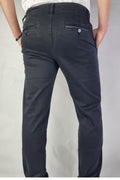 Pantalón chino algodón licra color antracita corte recto