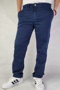 Pantalón chino algodón licra color marino corte recto