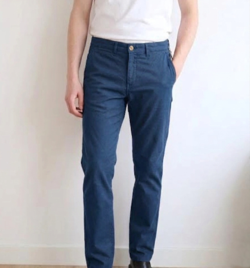 Pantalón chino regular fit tencel color marino