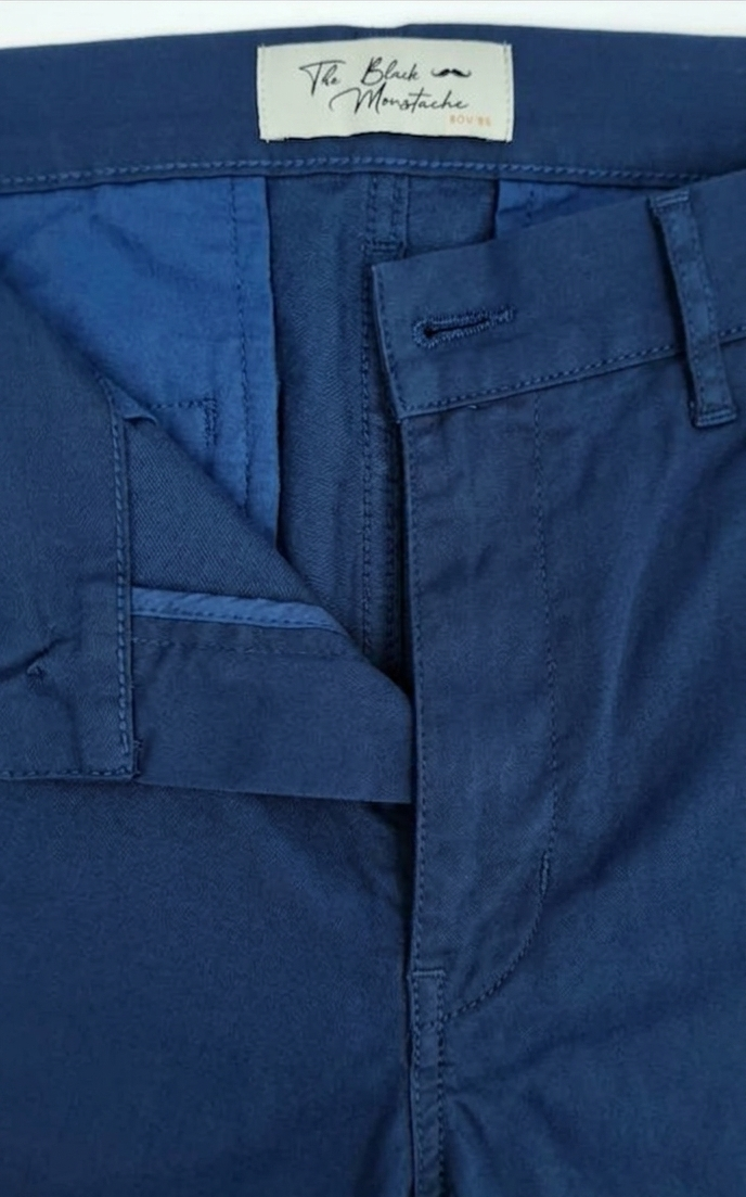 Pantalón chino regular fit tencel color marino