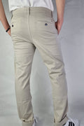 Pantalón chino algodón licra color beige corte recto