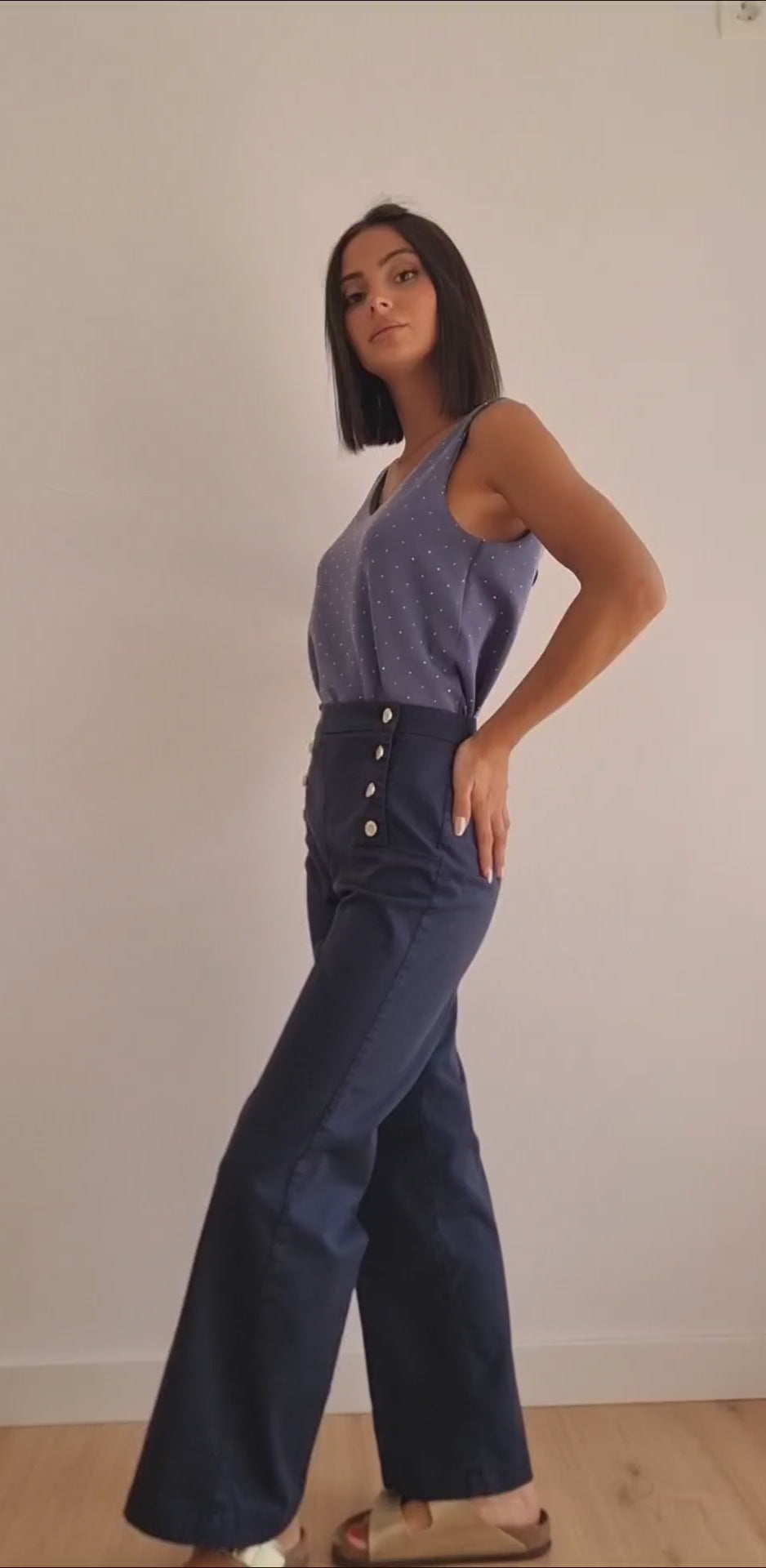 Pantalón recto con botones