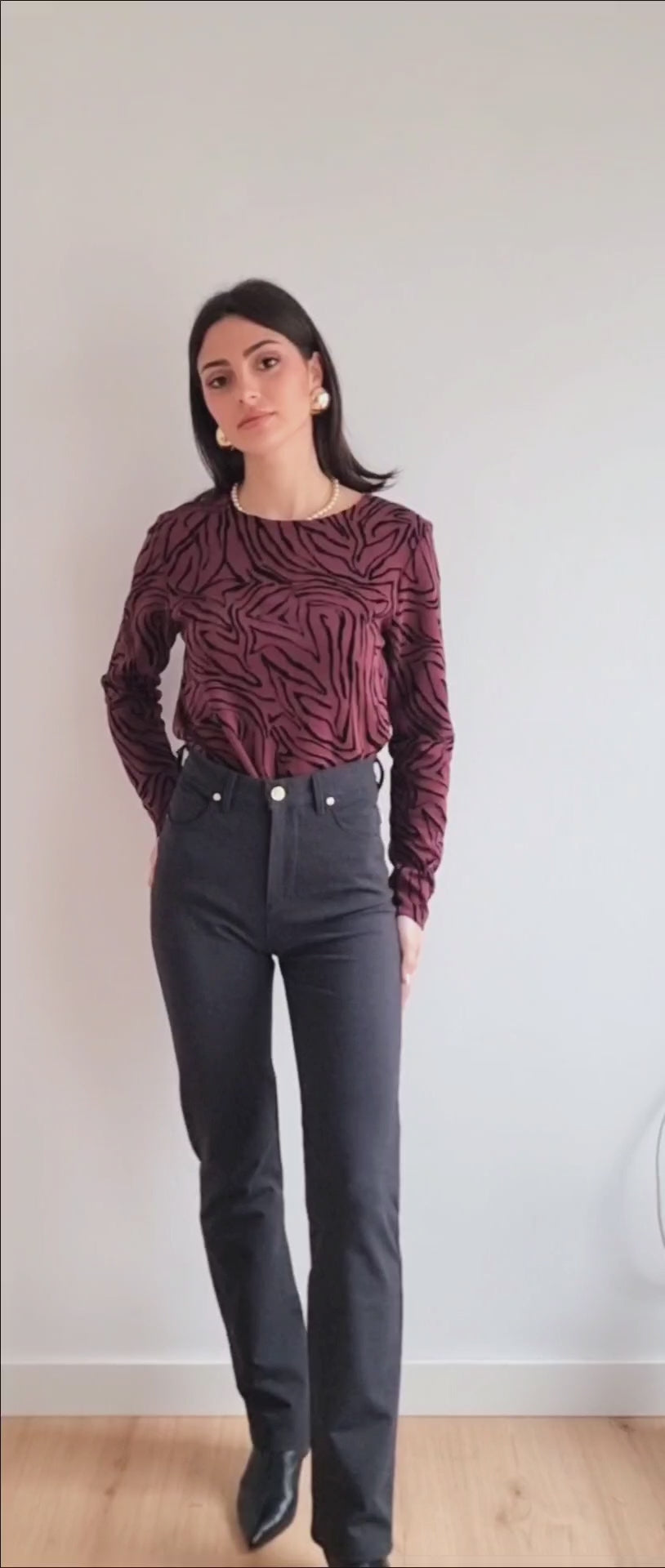 Pantalon micropunto, tejido soft cálido, punto elástico 5 boIsiIIos, corte recto.