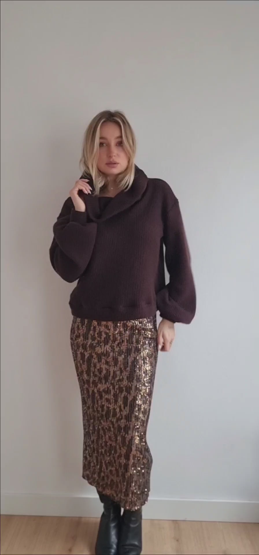 Falda lentejuelas, print leopardo, cintura elástica.