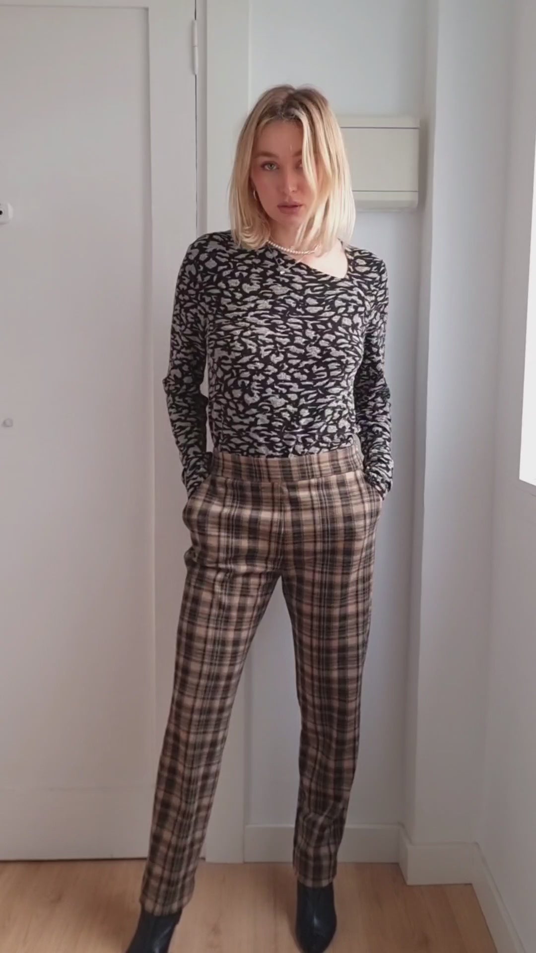 Pantalón cuadros , punto Jacquard, cintura Iimpia, corté recto