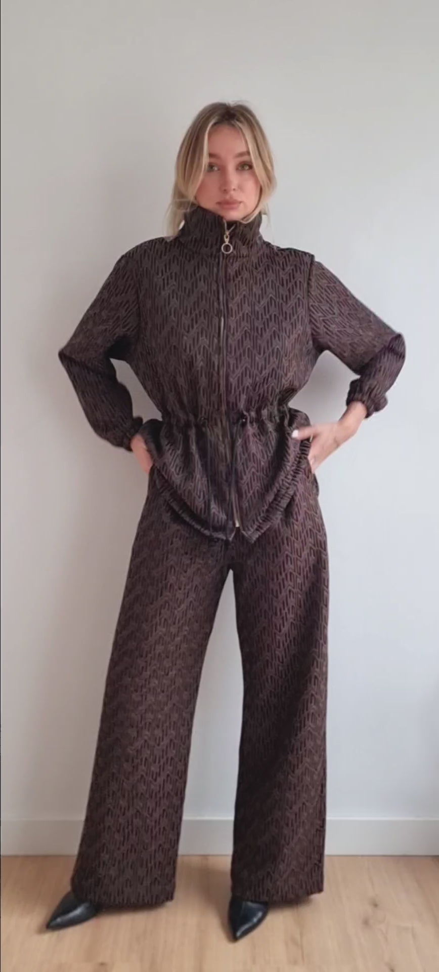 Chaqueta cuello alto, conjunto coordinado