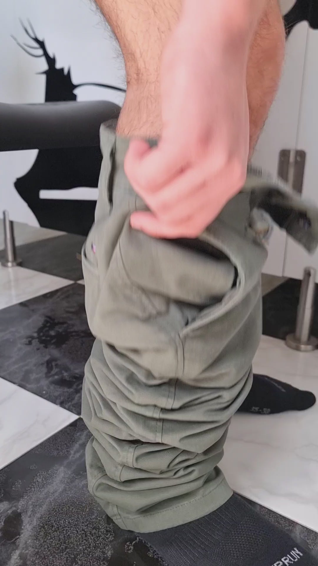 Pantalón chino algodón licra color kaki corte recto