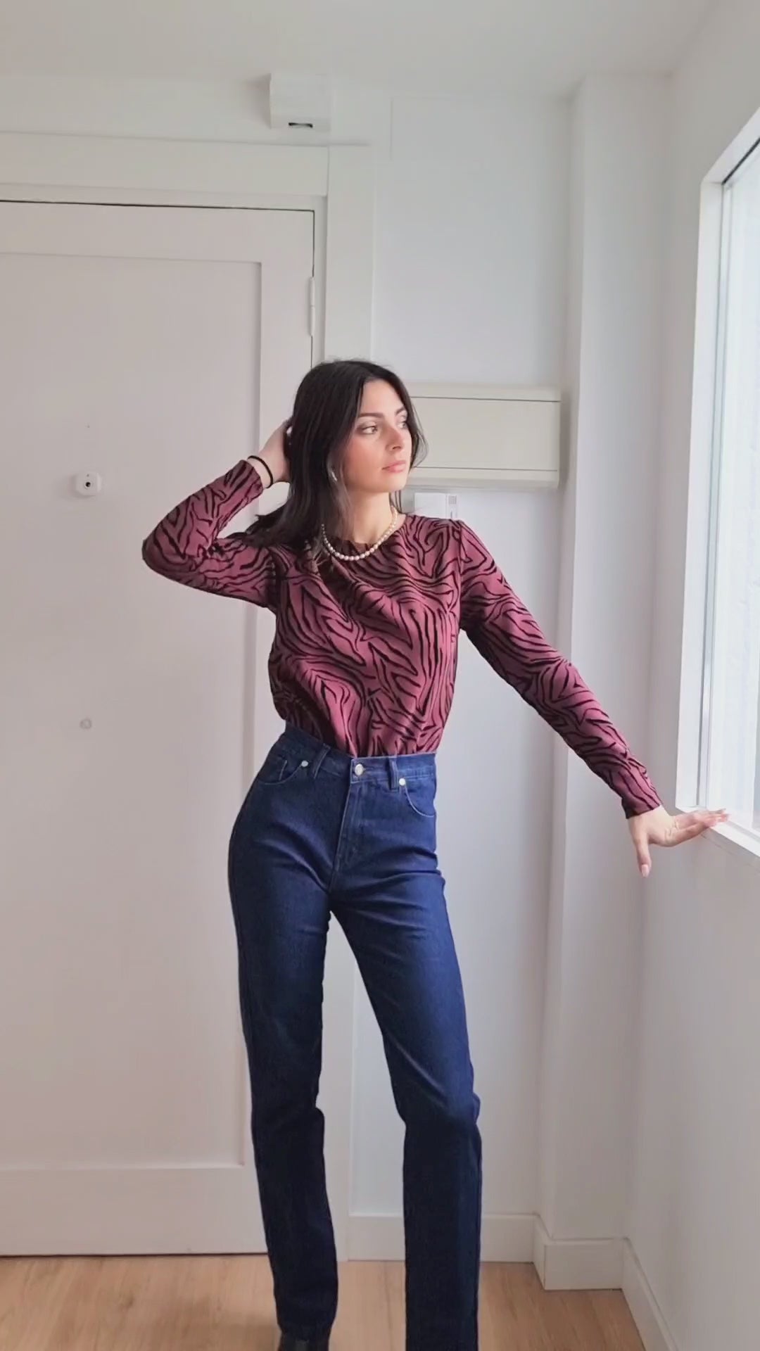 Pantalón denim, encaje calado, tejido elástico, corte recto.