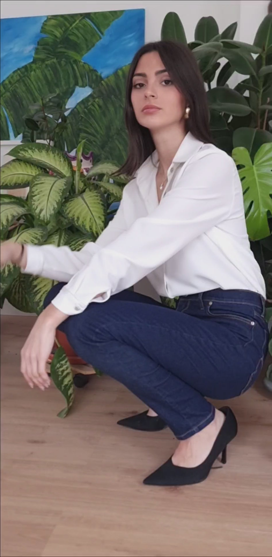 Pantalón denim, alta elasticidad, pierna recta.