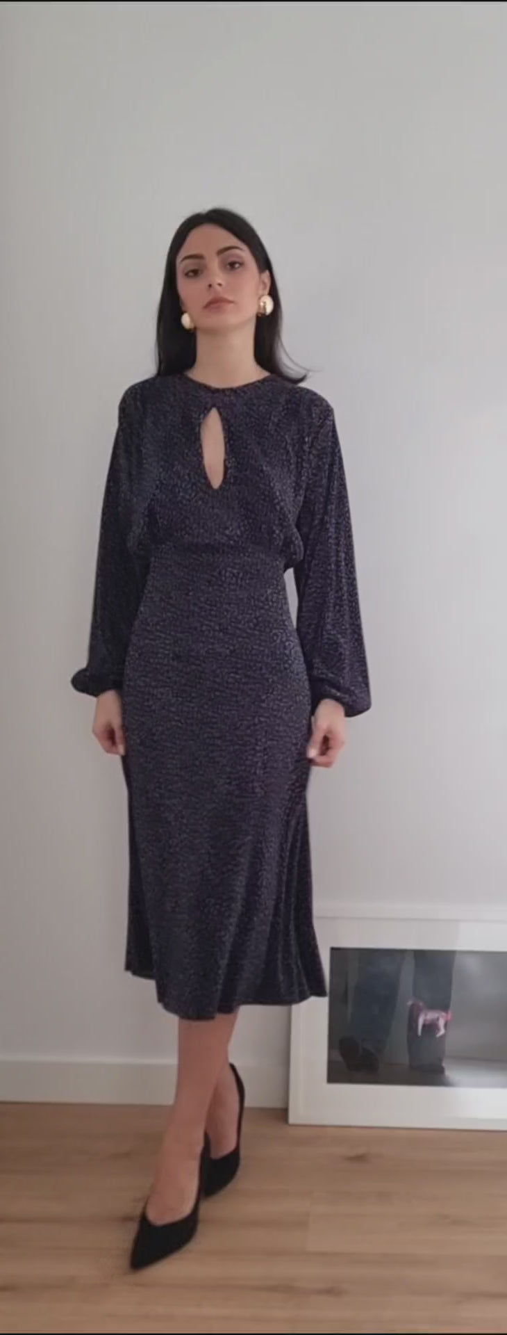Vestido estilo midi,microestampado azuladol.